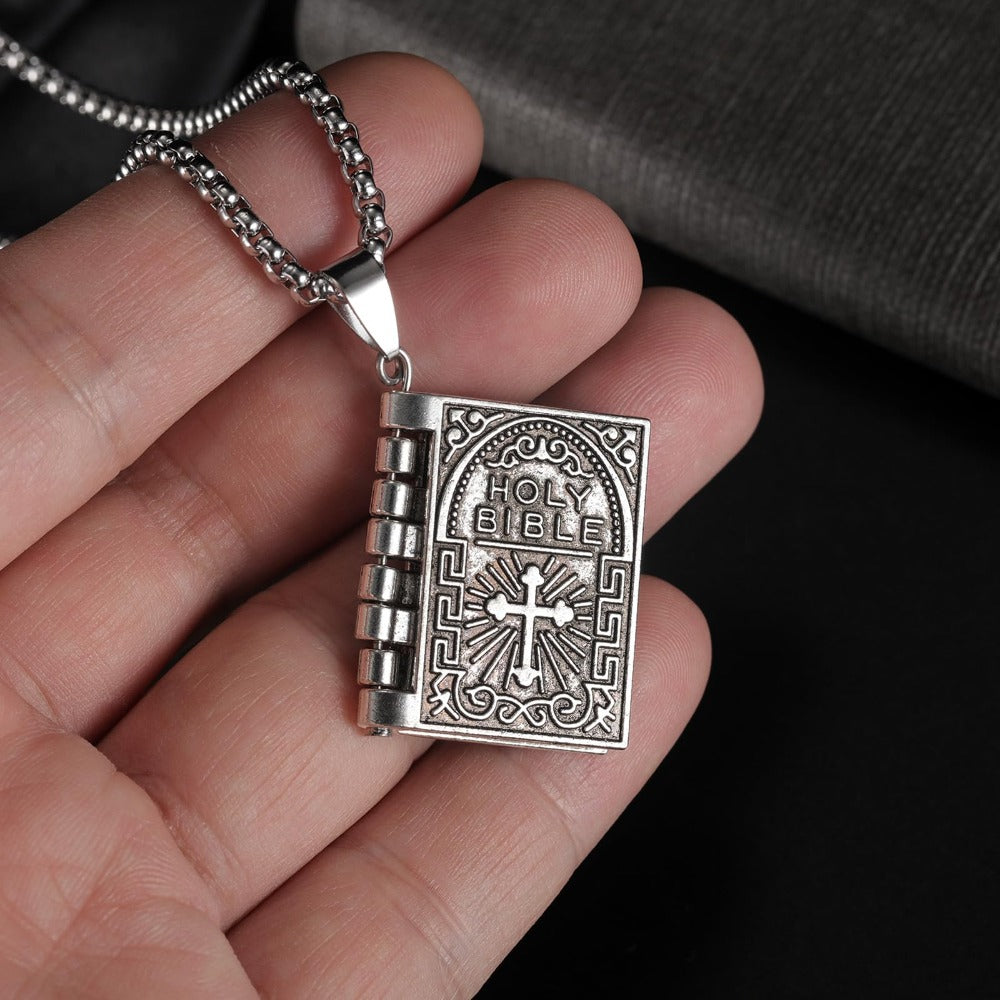 Collier Pendentif Croix et Bible Punk pour Homme