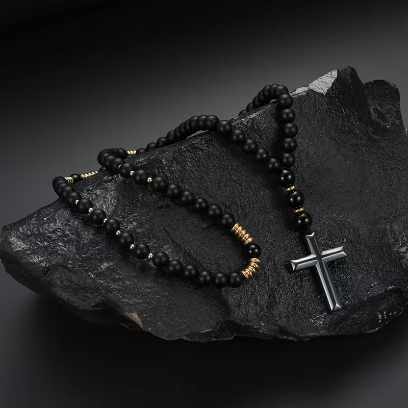Collier Pendentif Croix Dorée en Perles Noires pour Homme