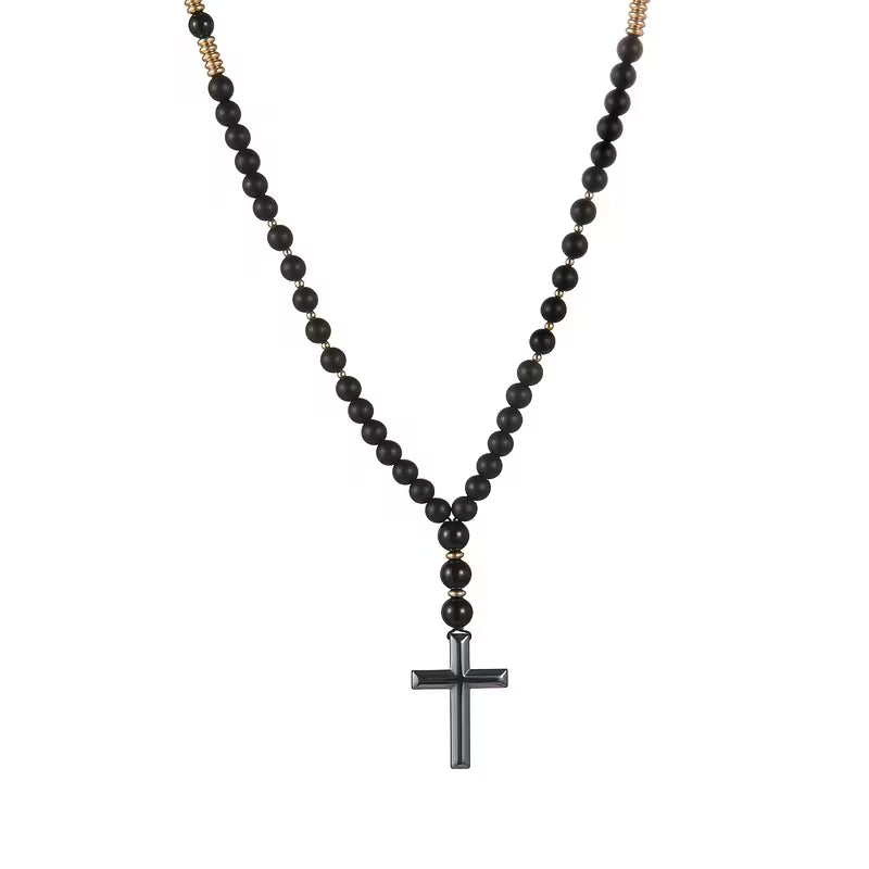 Collier Pendentif Croix Dorée en Perles Noires pour Homme