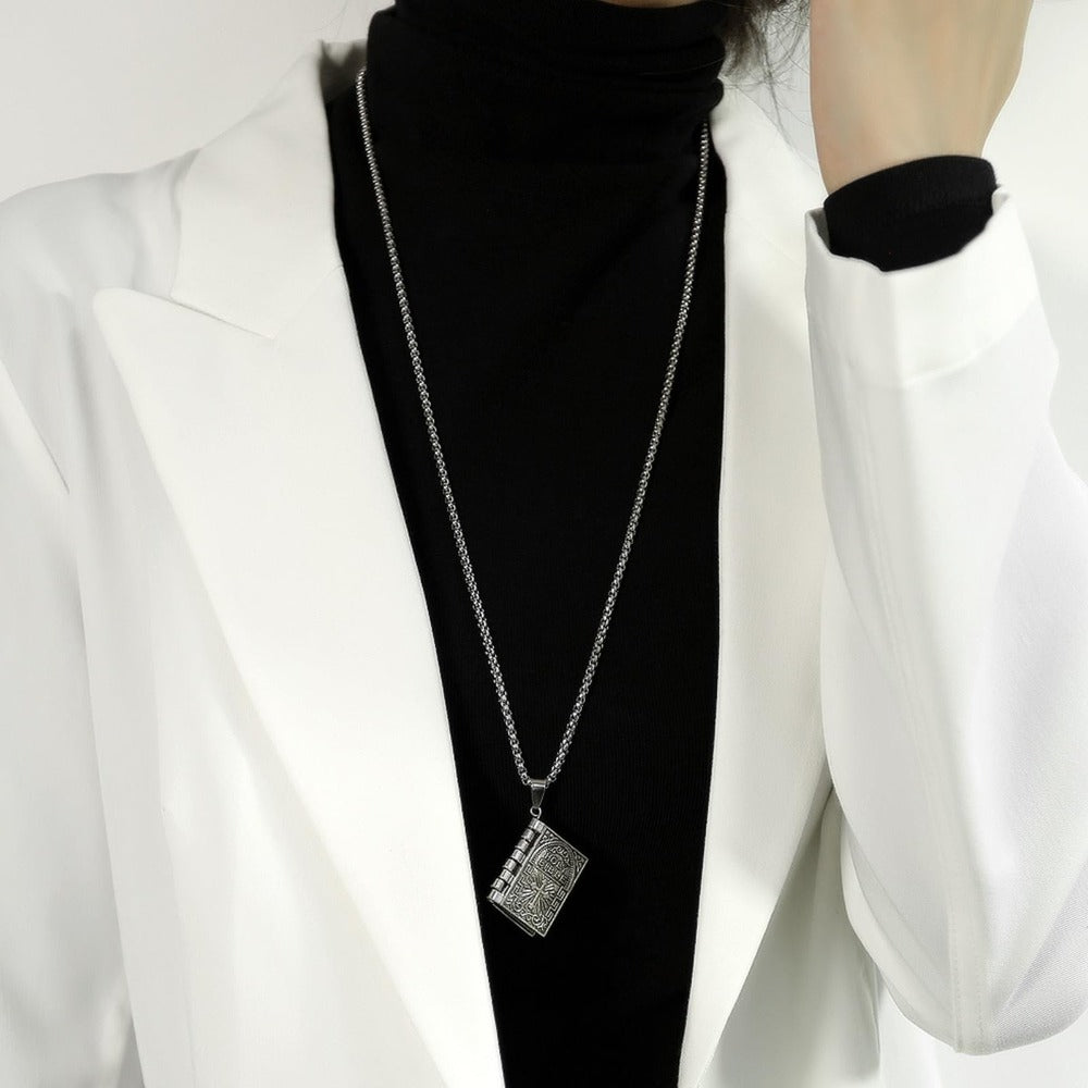 Collier Pendentif Croix et Bible Punk pour Homme
