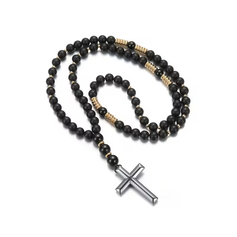 Collier Pendentif Croix Dorée en Perles Noires pour Homme